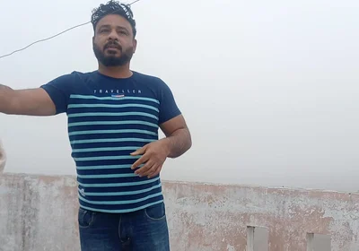 Indian Daddy Takes off His Clothes in Freezing Winter Fog