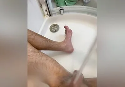 Using The Showerhead To Cum Handsfree