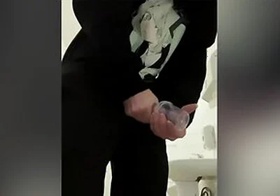 Twink Dryly Jerks Off In The Clinic