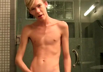 Cute Teen 18+ Private Session Showing Off