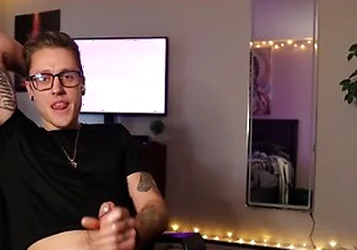 Nerd White Boy Cums On Face