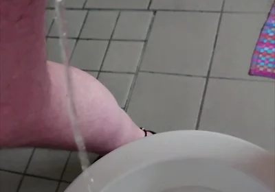 Nylonjunge Pisses on the Morning of New Year