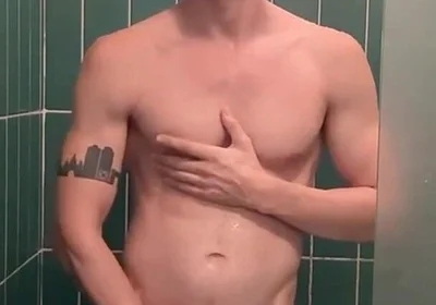 I Give Myself a Good Wank in My Friend's Shower