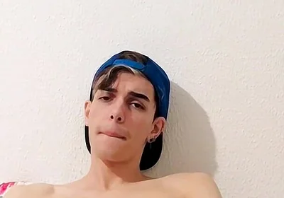 Freeballing Boy Squirts Big