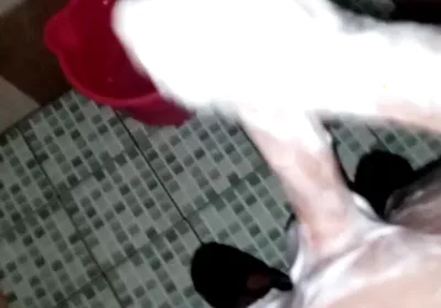 Handsome Guy Gets His Whole Body in a Scarf and Sends the Video to His Sugar Mamy