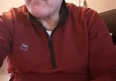 A Quick Cumshot Before Facing a Heavy and Stressful Day