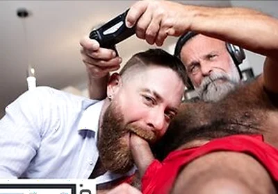 Men - Stepdaddy Cakes Sucks His Boyfriend Stepdaddy Johns Dick While He Is Gaming, Then Takes A Ride