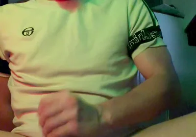 Twink Shows His Feet and Jerks off