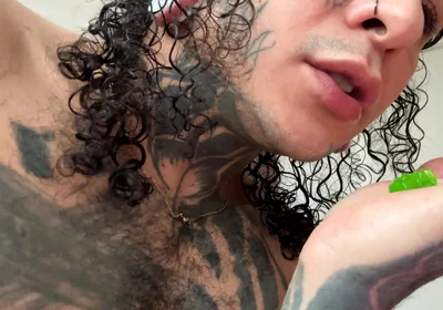 Giant Deminio Devours Gummy Ostos