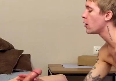 I Seduced the Courier Into Giving Me a Blowjob and Then He Came Inside Me