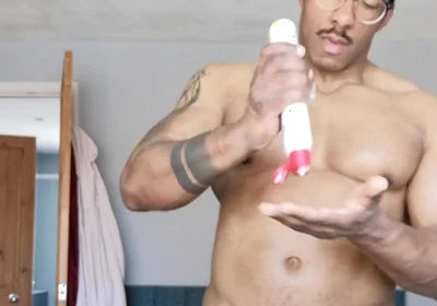 Moisturising My Body. Amadeus Mode