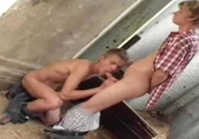 Boyz Party In Whistling While They Work It