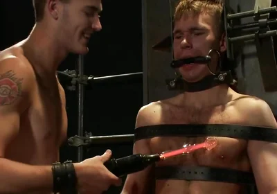 Christian Wilde And Zach Alexander In Bar Bondage Hookup 2