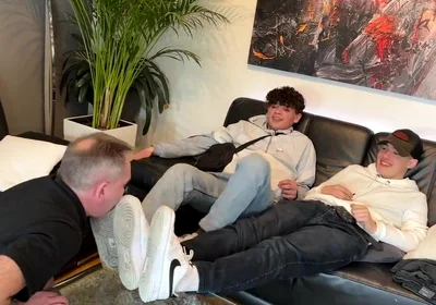 Teen sneaker masters boys