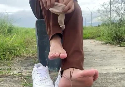 SHE GETS HER SHOES SHAVED IN PUBLIC AND PUTS ON HER SHEER STOCKINGS