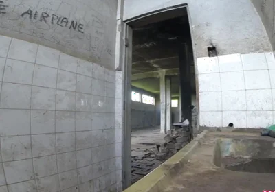 I Jumped Over the Wall to Jerk off in the Shaking Shed
