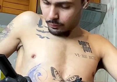 I Went to Get a Tattoo, Got a Hard Cock and Jerked off Until I Came