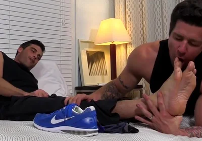 Sexy Hunk Link & Trenton Love Worshipping Each Feet
