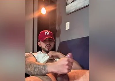 Young Man With Huge Penis Takes Out A Big Explosion Of Cum With Verga Grande