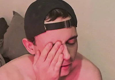 Twink Shoots a Huge Load on His Face!