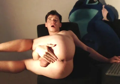 Hot Larino Chats Online While Showing off His Beautiful Ass