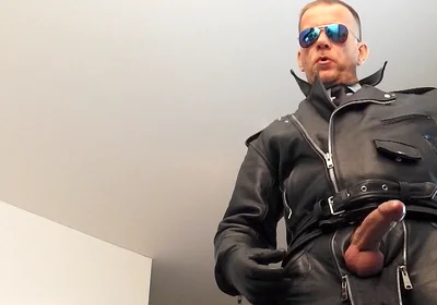 Leatherman6 Cumshotsxl & Piss (rear Window)