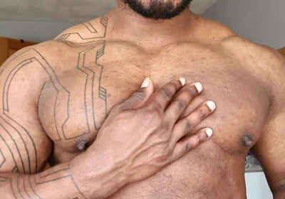 Who Loves a Chest Bounce and Nipples Play.