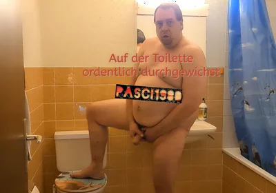 Properly Jerked off on the Toilet