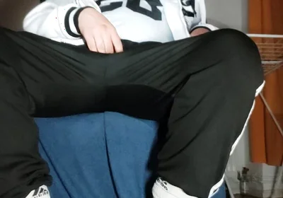 The Dregsau Dj-bro Pisses in His Pants.