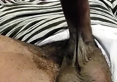 Kenniejai Jerks off Close up