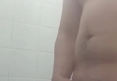 Oscarcoronado86's Suckling Lamb with a Very Hard and Foamy Cock in the Shower