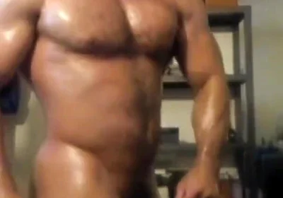 Oiled up Straight Bodybuilder Shows off Muscles and Huge Ass