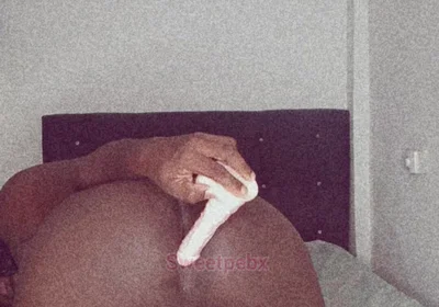 Twerking and Anal Masturbation