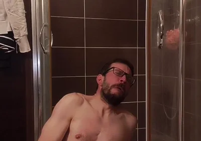 Jerking off a Cock in the Shower