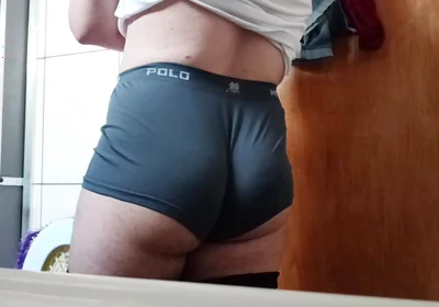 I Love to Show My Big Ass in the Bathroom