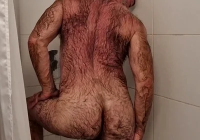 Hairy Muscle Stepdaddy Takes a Shower