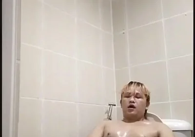Philippino Twink Boy Eats His Own Cum!!