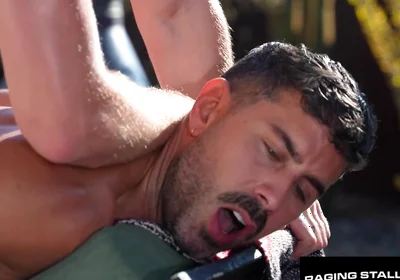 Hunks Brody Baytes Pounds Bareback In Open-air Ranch Fuck With Lee Sparks