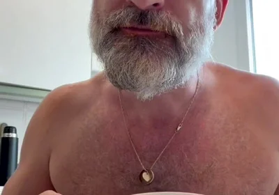 Macro Giants Eats Tiny