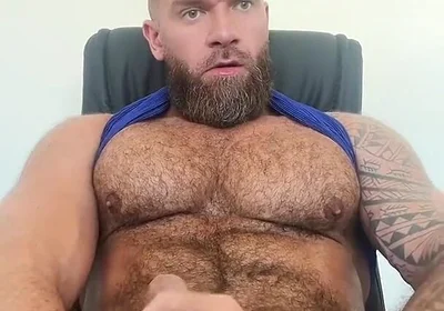 Big Muscle Bear Jerking and Cums