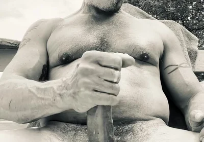B&w Outdoor Bate