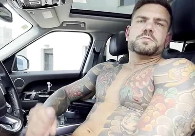 Guy Masturbates in the Car