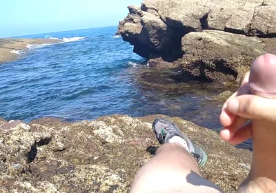 Jerking off a Big Hard Dick Overlooking the Sea in the Beach Cove Until He Cums