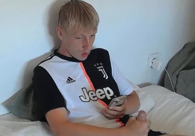 [face Reveal] Soccer Bro Jerks off in Bed