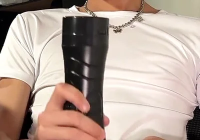 The Boss Is Outraged When He Catches the Employee Masturbating During Work Hours and Wasting Milk