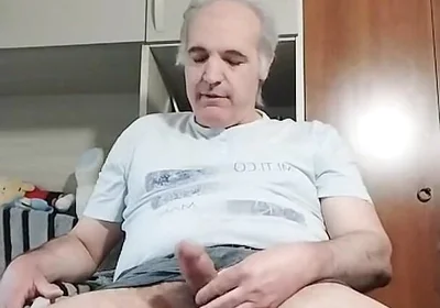 Porn Show Online with Handjob and Piss in the Bottle