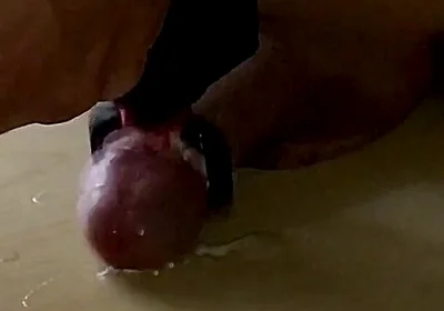 Masturbation with a Hair Tie and a Vibrator Until Cum!