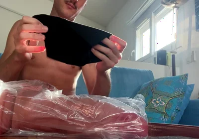 Maxence Angel Unbox a Jocktribe Dildo