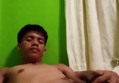 Filipino Twink’s Steamy Solo Session with Explosive Cumshot