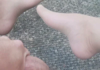 Cumming Hard Outdoors in Nylons